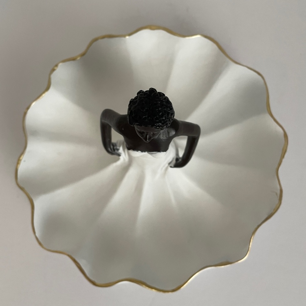 NWOT Unbranded Painted Ceramic Dancer Model Jewelry And Trinket Holder Bowl Dish - Picture 2 of 2